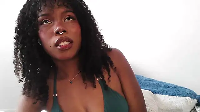 Snapshot of SparklingSoleil chatting on September 29, 2025, 6:35 pm SparklingSoleil online show from September 29, 2025, 6:35 pm