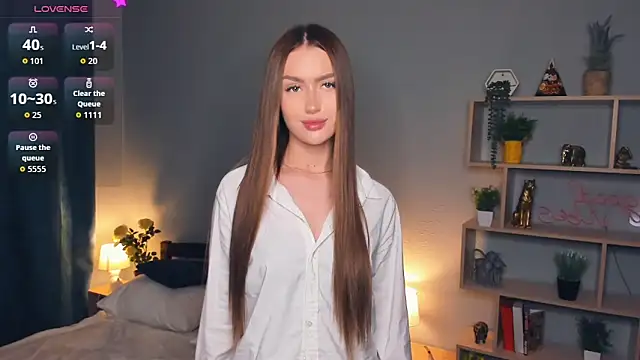 Snapshot of IsaVesco chatting on November 8, 2025, 7:28 pm IsaVesco online show from November 8, 2025, 7:28 pm