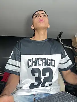 Snapshot of Mister_Obsession chatting on October 25, 2025, 7:14 pm Mister Obsession online show from October 25, 2025, 7:14 pm