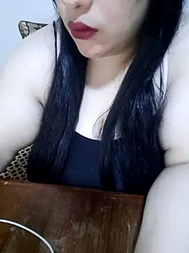 Snapshot of Madam-bezoul- chatting on October 28, 2025, 9:58 pm Madam-bezoul- online show from October 28, 2025, 9:58 pm