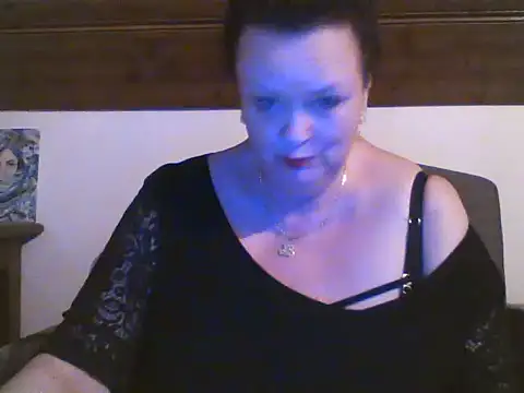 TiffanyMature online show from April 3, 2026, 8:37 pm