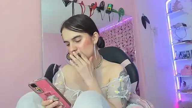 Snapshot of Littlecat_1 chatting on October 10, 2025, 1:06 am Littlecat 1 online show from October 10, 2025, 1:06 am