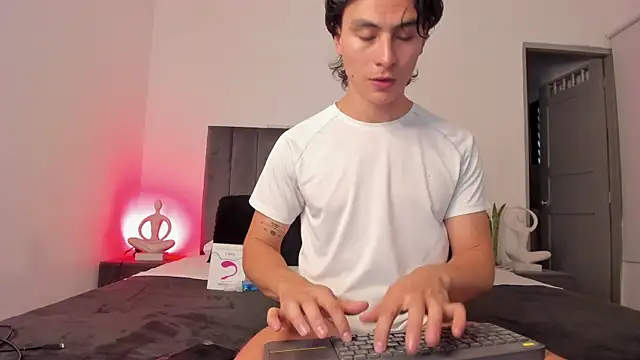 AlexanderHall online show from September 26, 2025, 9:54 pm