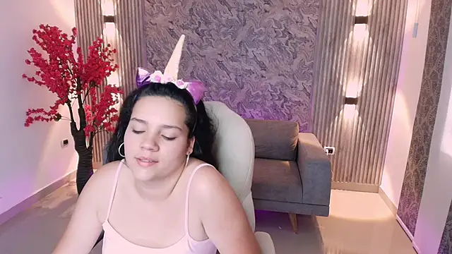 karlie small online show from September 22, 2025, 7:20 pm