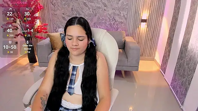 karlie small online show from December 20, 2025, 7:50 pm