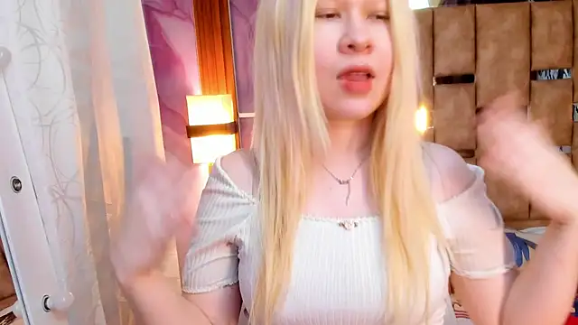 Snapshot of Melody_Lolii chatting on November 3, 2025, 6:00 pm Melody Lolii online show from November 3, 2025, 6:00 pm