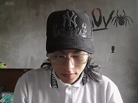 dirty model online show from April 15, 2026, 10:43 pm