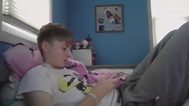 Liam axel35 online show from November 28, 2025, 5:35 pm