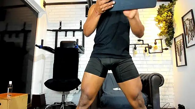 ItaloMoore online show from April 9, 2026, 1:39 pm