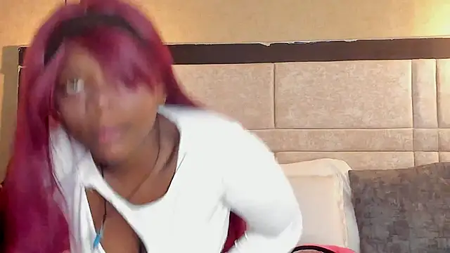 OliviaGarciaa online show from November 18, 2025, 7:50 pm