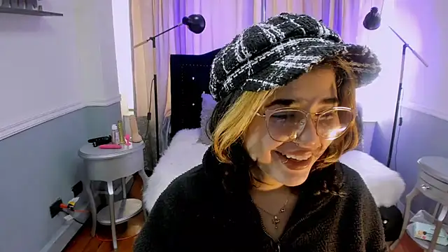Snapshot of dafnelee chatting on October 15, 2025, 2:03 pm dafnelee online show from October 15, 2025, 2:03 pm