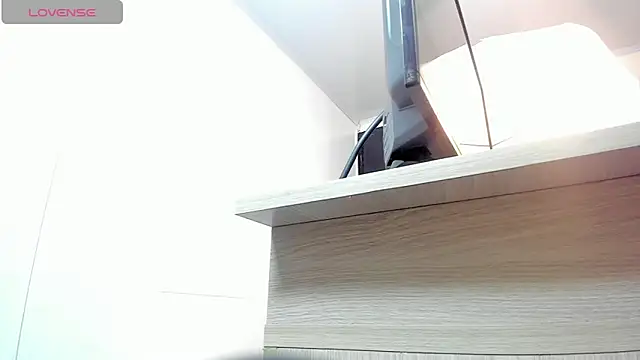 MELISSAROUGE online show from April 8, 2026, 7:37 pm