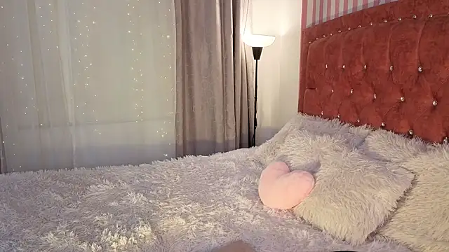 LunaVelvet777 online show from April 18, 2026, 7:07 pm