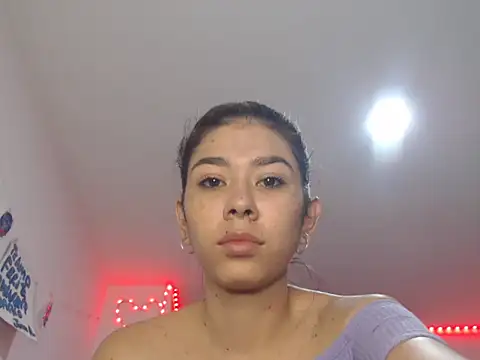 nahomibeckers online show from October 21, 2025, 5:56 pm