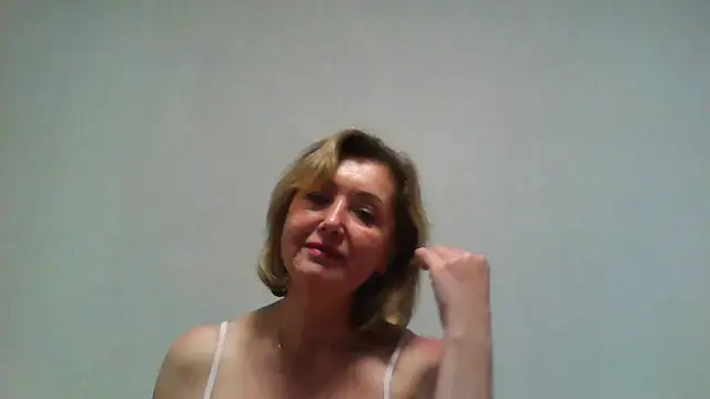 IrynaMolbertx online show from October 21, 2025, 7:02 pm