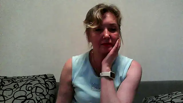IrynaMolbertx online show from October 14, 2025, 7:03 pm