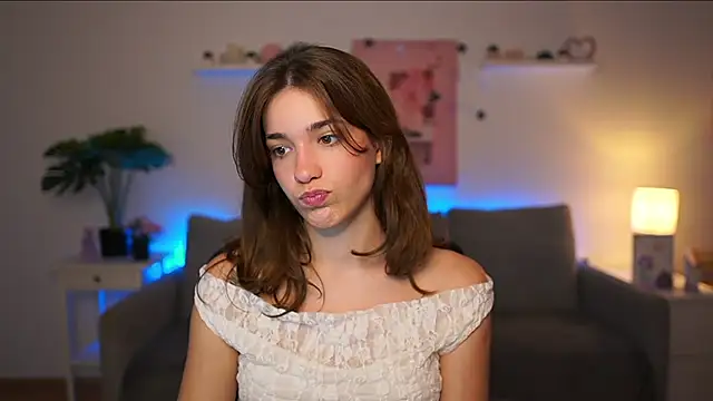 Snapshot of kissie_cat chatting on October 3, 2025, 1:23 pm kissie cat online show from October 3, 2025, 1:23 pm