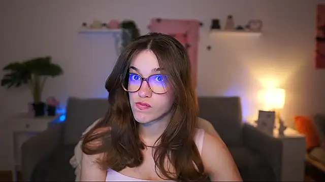 kissie cat online show from March 24, 2026, 2:28 pm