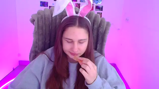 Stefanie Sweet online show from February 13, 2026, 7:08 am