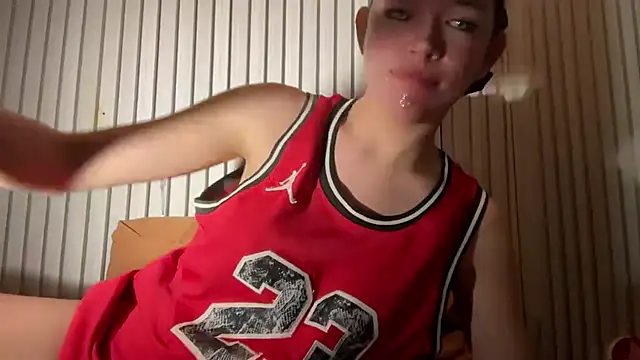 cummingstar25 online show from December 16, 2025, 11:20 pm