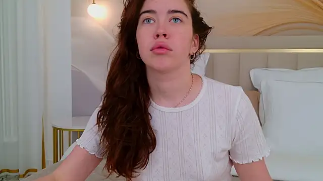 KimberlyBond online show from October 7, 2025, 3:02 pm