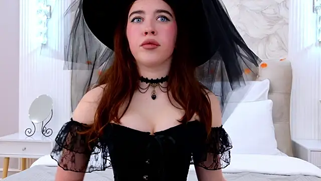 KimberlyBond online show from October 31, 2025, 1:52 pm