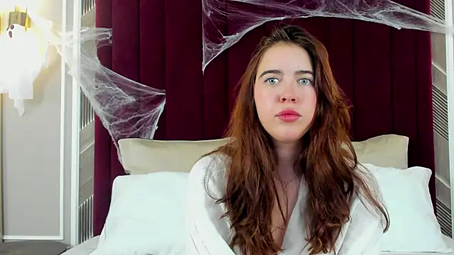 KimberlyBond online show from October 29, 2025, 3:11 pm