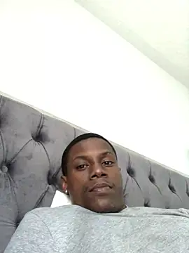 labishyoung25 online show from October 13, 2025, 9:38 pm