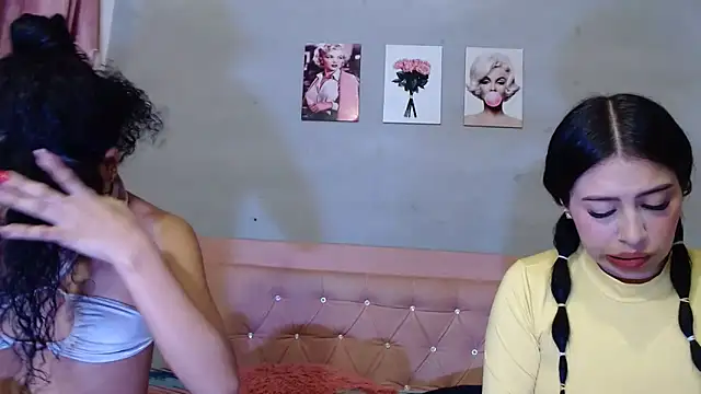 Snapshot of Olivia_Spear chatting on October 2, 2025, 12:41 pm Olivia Spear online show from October 2, 2025, 12:41 pm
