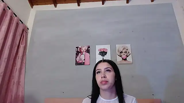 Snapshot of Olivia_Spear chatting on September 9, 2025, 12:14 pm Olivia Spear online show from September 9, 2025, 12:14 pm