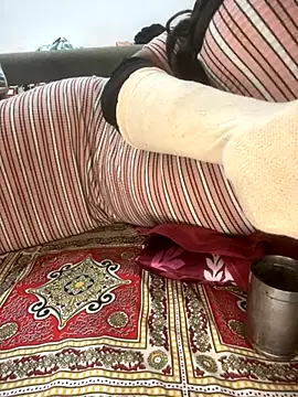 jiya00 online show from November 3, 2025, 7:28 pm