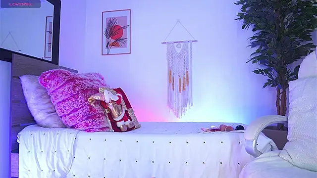 melissa laurent  online show from November 20, 2025, 12:28 pm