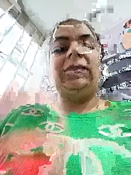 Mia-Glow online show from January 9, 2026, 12:01 pm