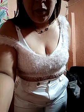 Snapshot of Mia-Glow chatting on November 4, 2025, 12:09 pm Mia-Glow online show from November 4, 2025, 12:09 pm