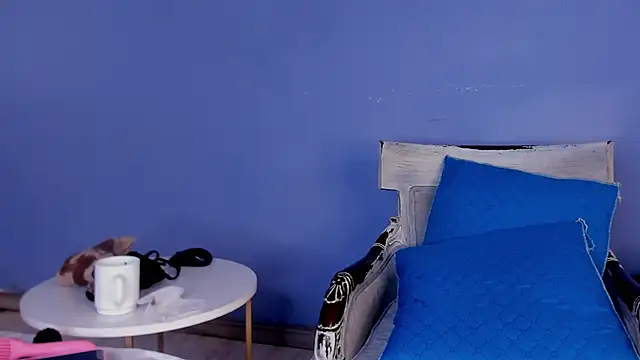 Snapshot of XimenaRougge chatting on November 17, 2025, 1:26 pm XimenaRougge online show from November 17, 2025, 1:26 pm