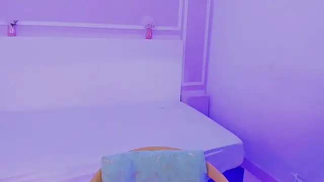 Snapshot of candy_lux30 chatting on February 14, 2026, 4:02 am candy lux30 online show from February 14, 2026, 4:02 am