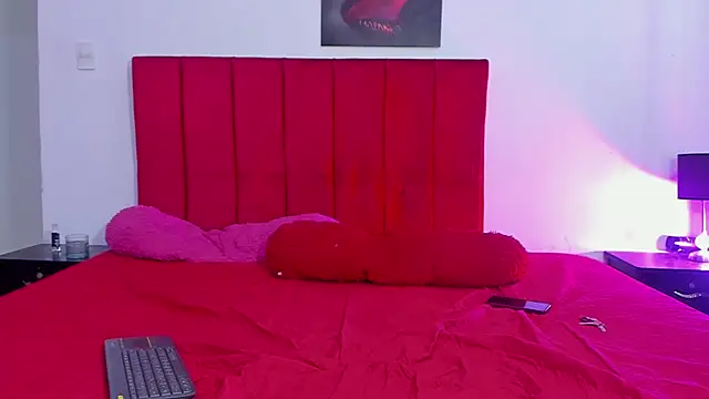 Snapshot of AndretiiAndCamila chatting on November 12, 2025, 1:48 pm AndretiiAndCamila online show from November 12, 2025, 1:48 pm