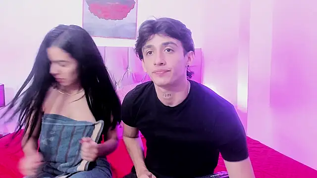 Snapshot of AndretiiAndCamila chatting on October 3, 2025, 8:10 pm AndretiiAndCamila online show from October 3, 2025, 8:10 pm