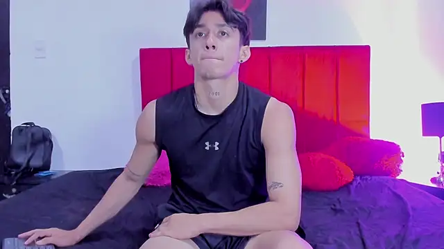 Snapshot of AndretiiAndCamila chatting on November 4, 2025, 1:15 pm AndretiiAndCamila online show from November 4, 2025, 1:15 pm