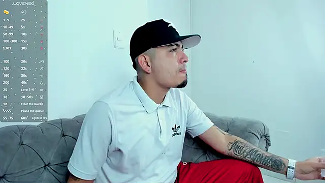 OwenStonne  online show from November 10, 2025, 11:48 am