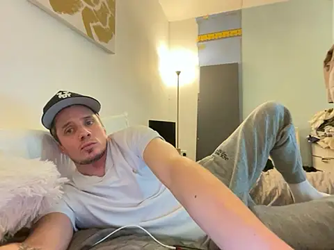 Snapshot of shyandchilling chatting on February 23, 2026, 7:47 pm shyandchilling online show from February 23, 2026, 7:47 pm