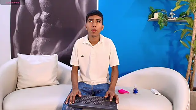 Snapshot of ender_h0t chatting on September 9, 2025, 1:42 pm ender h0t online show from September 9, 2025, 1:42 pm