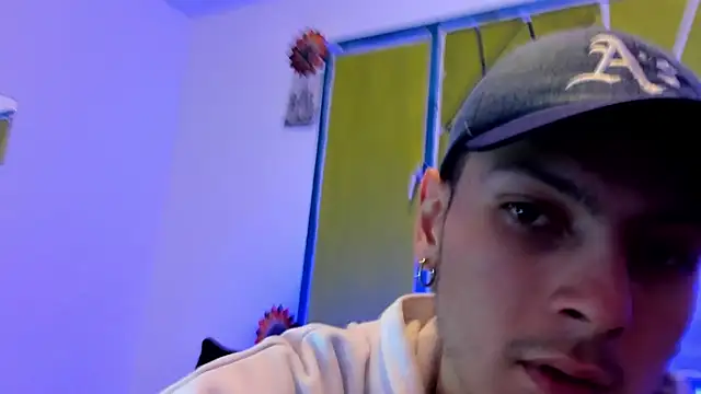 Snapshot of Dioniso_guy8 chatting on December 15, 2025, 8:36 pm Dioniso guy8 online show from December 15, 2025, 8:36 pm