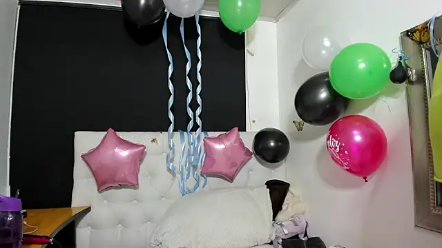 evelynesex online show from March 16, 2026, 4:31 am