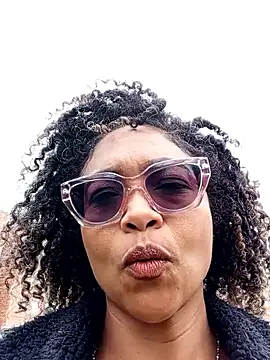 BiiancaEstradaa online show from April 17, 2026, 3:37 pm