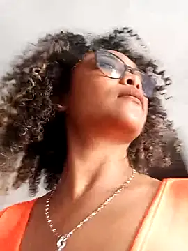 BiiancaEstradaa online show from March 10, 2026, 1:04 pm