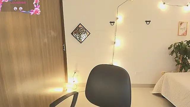 Seraphyne666 online show from November 14, 2025, 7:28 pm