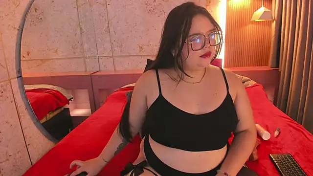 Snapshot of Lushi_Love chatting on February 7, 2026, 1:02 am Lushi Love online show from February 7, 2026, 1:02 am