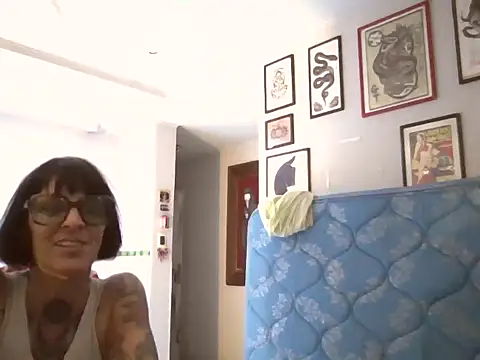 versatilxs online show from November 25, 2025, 11:48 pm