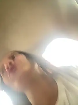 Mia jhoonson online show from December 18, 2025, 4:33 pm